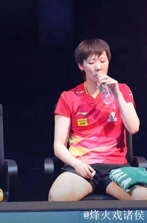 王曼昱坦言运动员普遍身心疲惫 王曼昱坦言运动员普遍身心疲惫